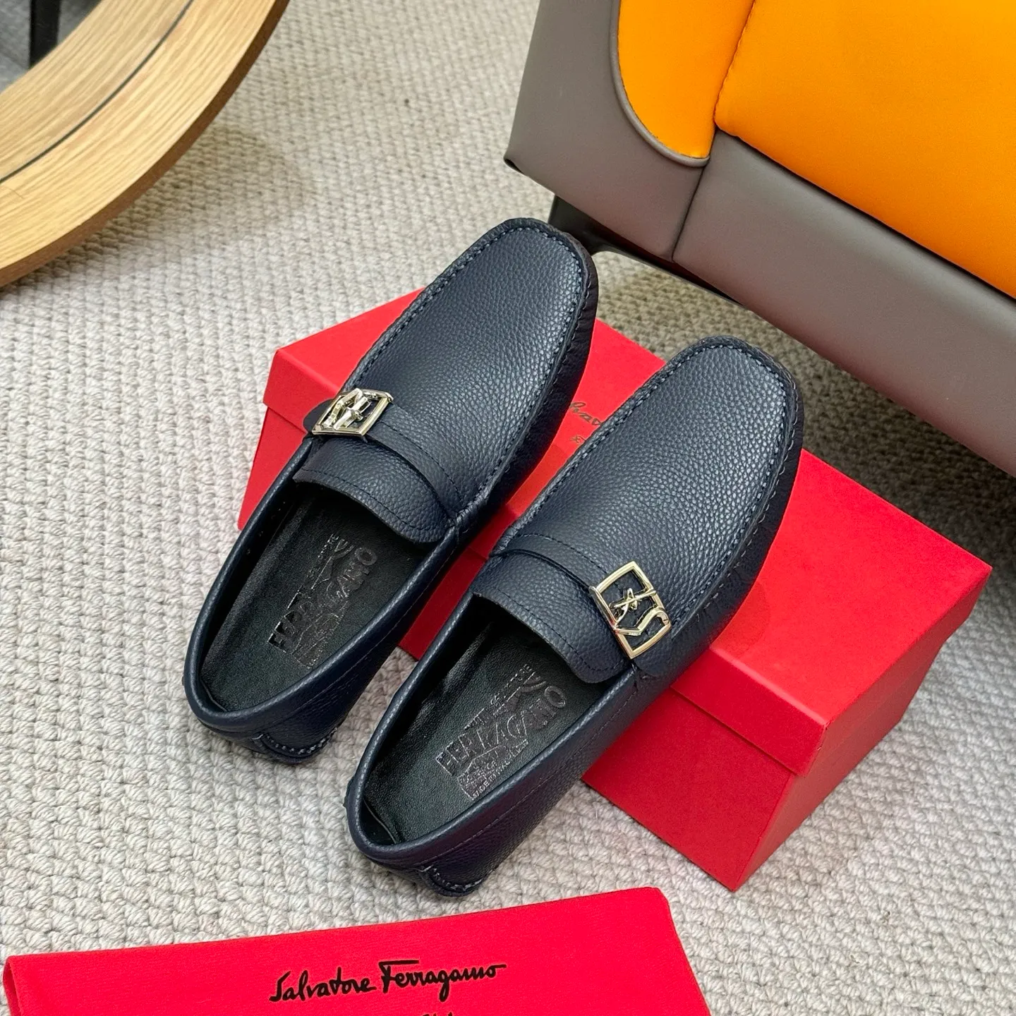Men's men's shoes 💰420 (Yangli) Ferragamo 〰Ferragamo 2⃣️0⃣️2⃣️5️⃣ New series 👊🏻 Upper 🇮🇹 Italian imported calfskin, original outsole molding. Water-dyed sheepskin lining. The identity of every successful man is set off, and the upper and lower shoes are elegant and stable🚶🏻🚶🏻The high-end custom counter original replica is an eternal classic🔍️Number of codes: 38-46 with counter packaging